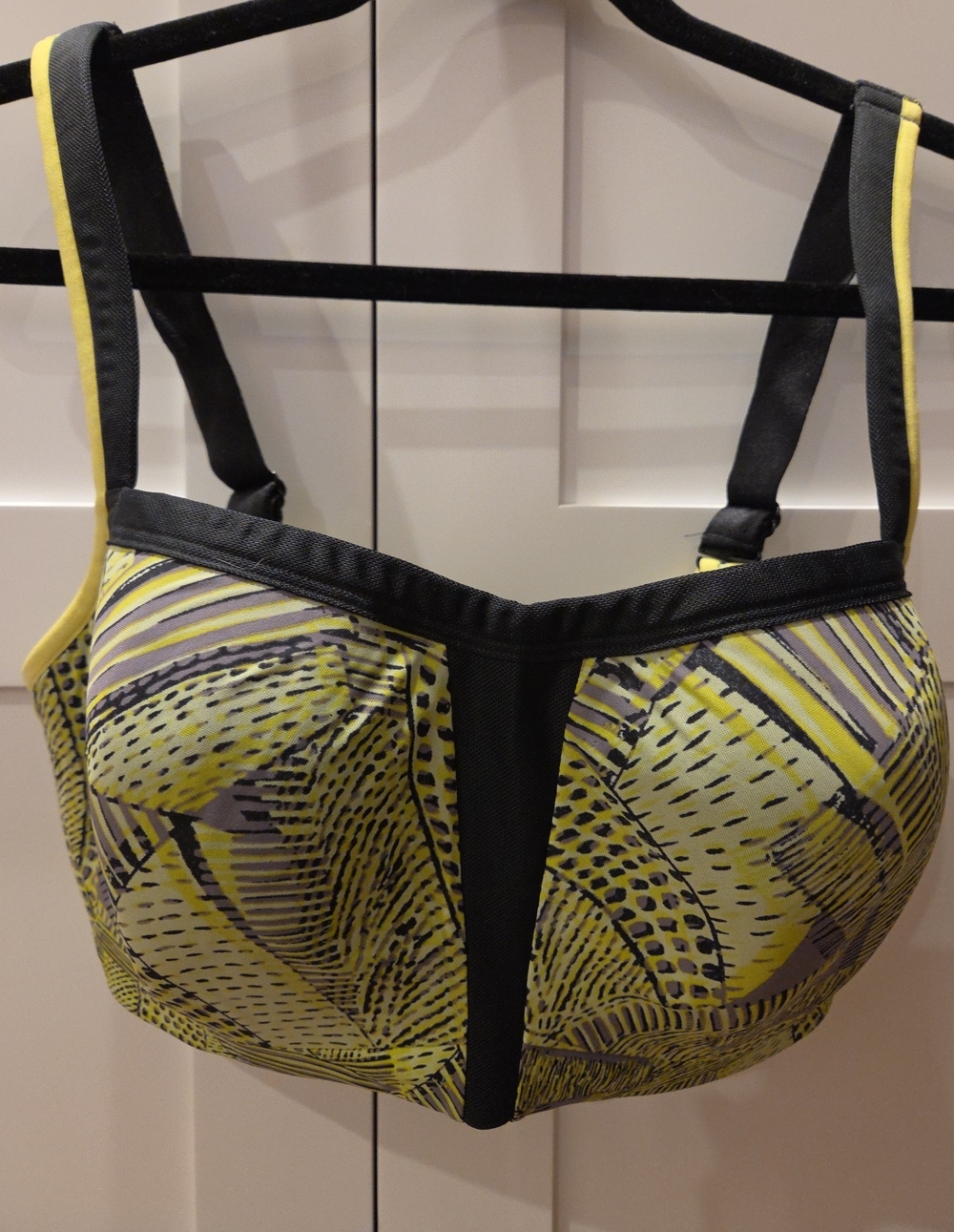 Le Mystere Yellow and Black Patterned Wireless Sports Bra